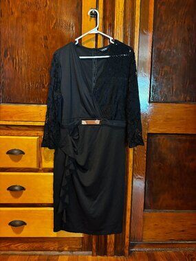 Chicme Surplice V-neck black dress with lace sleeves Size XL Brand New